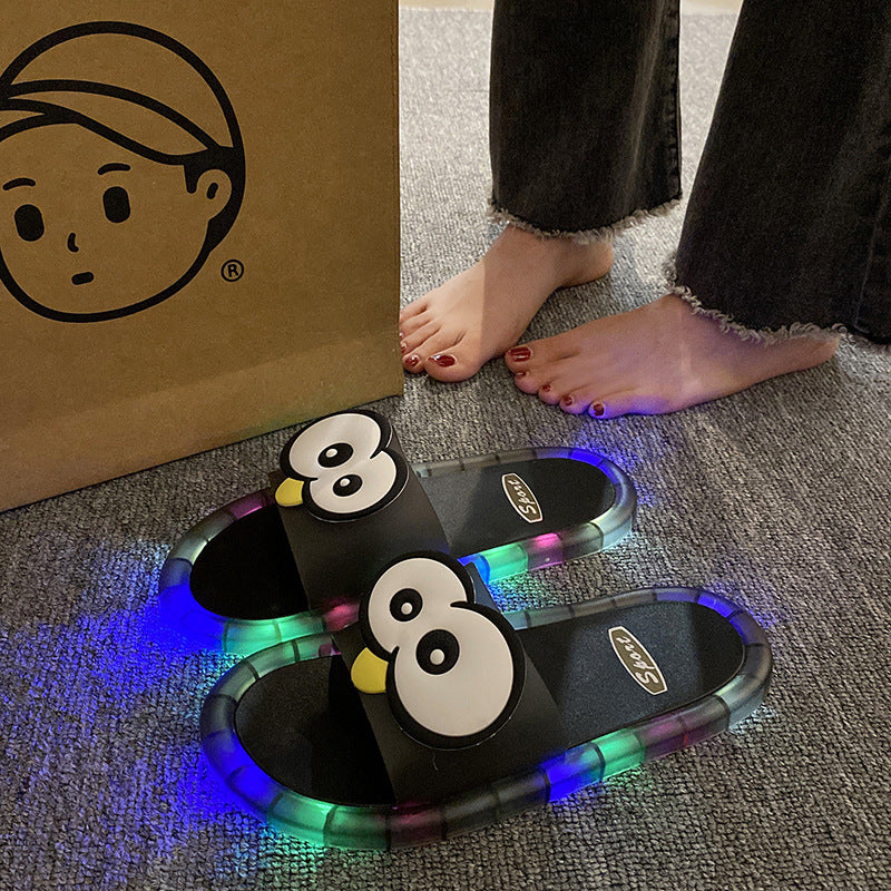 Nouveautés à prix spéciaux De jolies pantoufles avec des motifs de dessins animés qui brillent dans le noir