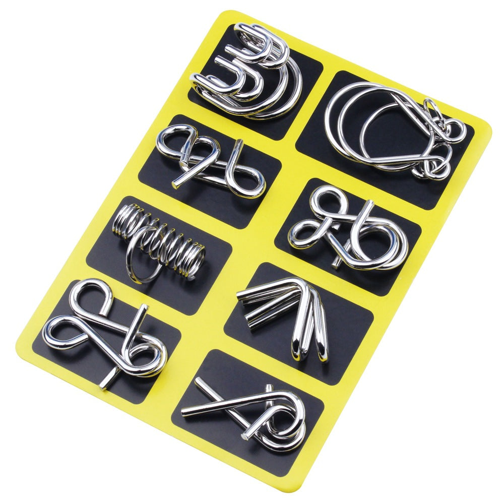 Résolution de puzzles Montessori en métal