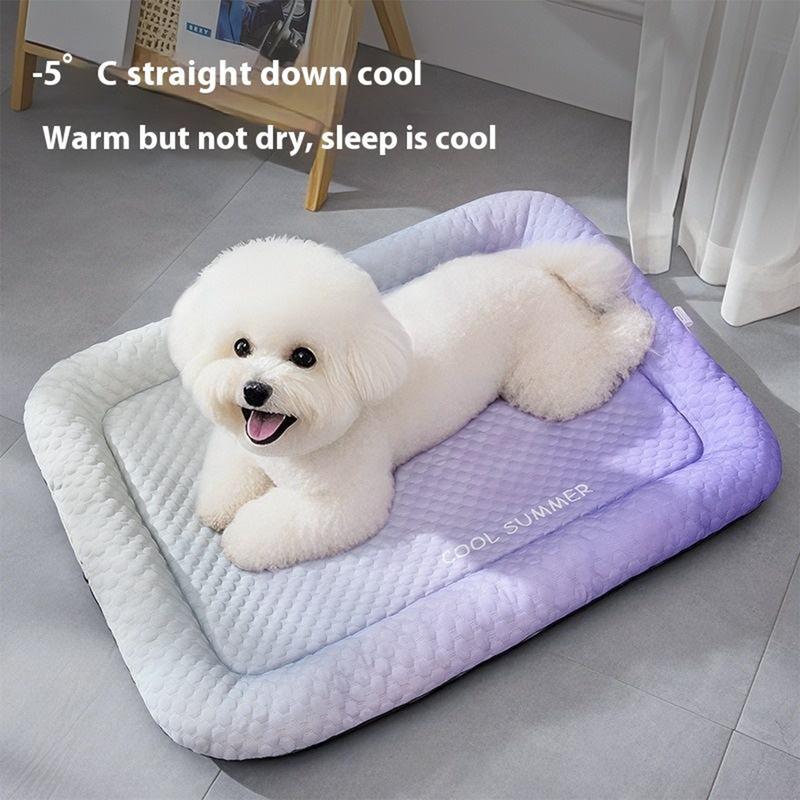 Tapis de refroidissement pour animaux de compagnie - Tapis de couchage d'été en soie glacée pour chiens et chats, couverture rafraîchissante aux couleurs dégradées, coussin de couchage doux et respirant pour sols intérieurs