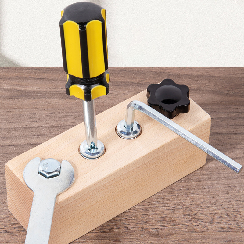 Planche Montessori en bois avec tournevis