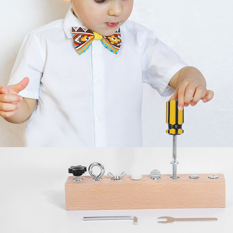 Planche Montessori en bois avec tournevis