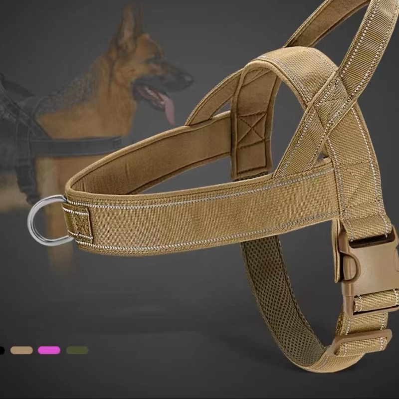 Harnais tactique robuste pour chien 2026 – Anti-traction, anti-étranglement. Bandes réfléchissantes pour les promenades nocturnes. Poignée rembourrée et facile à prendre en main.