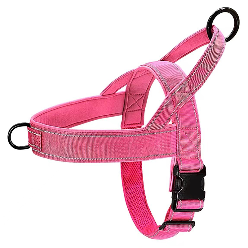 Harnais tactique robuste pour chien 2026 – Anti-traction, anti-étranglement. Bandes réfléchissantes pour les promenades nocturnes. Poignée rembourrée et facile à prendre en main.
