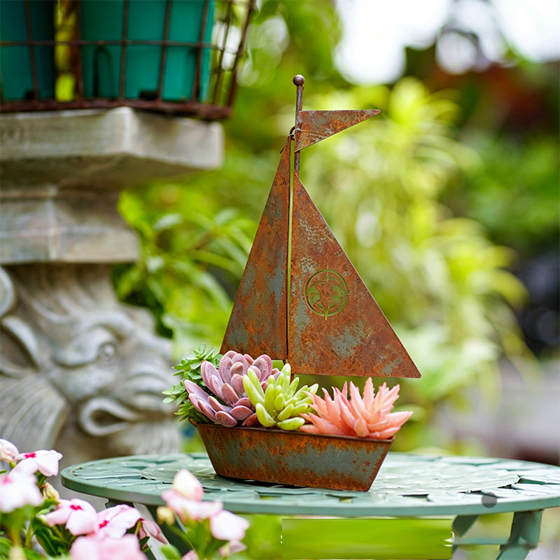 MAINTENANT ! Jardinière métallique bateau à voile rustique – Fabriquée à la main, résistante aux intempéries et parfaite pour les plantes grasses, les herbes ou les fleurs – charmante décoration de jardin ou d'étagère
