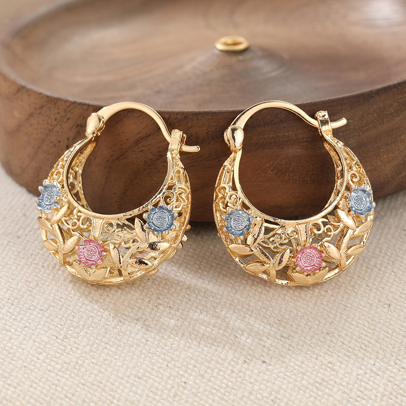 Boucles d'oreilles fleur en émail plaqué or croissant de lune - Luxe abordable, polyvalent