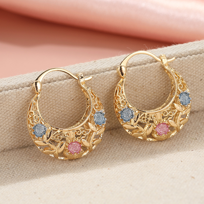 Boucles d'oreilles fleur en émail plaqué or croissant de lune - Luxe abordable, polyvalent