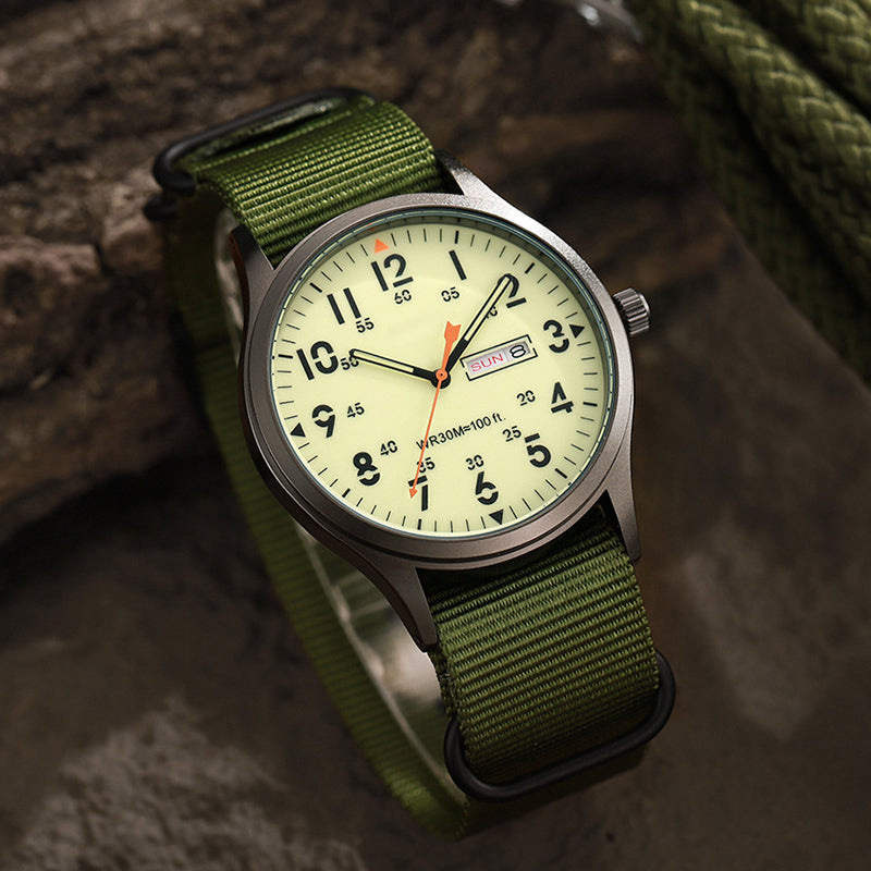 Montre à quartz pour homme avec affichage lumineux – brille dans le noir, rayonne toute la journée ! Un style classique pour toutes les occasions.