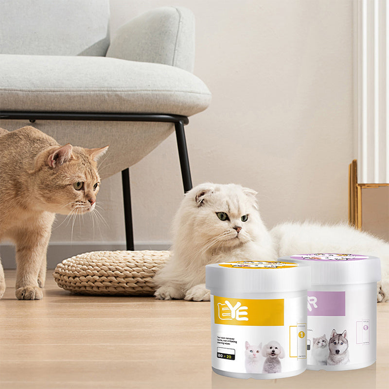 Surprise ! Garder votre ami à quatre pattes propre est essentiel ! Lingettes nettoyantes naturelles à base de plantes pour les yeux et les oreilles des animaux.