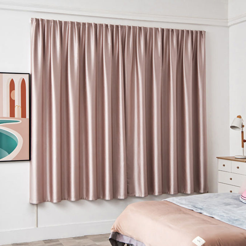 La solution ultime anti-lumière ! Une aubaine pour les amateurs de grasse matinée.Rideau occultant autocollant pour chambre à coucher